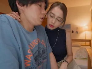 Gã chồng đần để bà xã đi cắm trại cùng mấy gã nhà kề bên vì bận công việc và cái kết