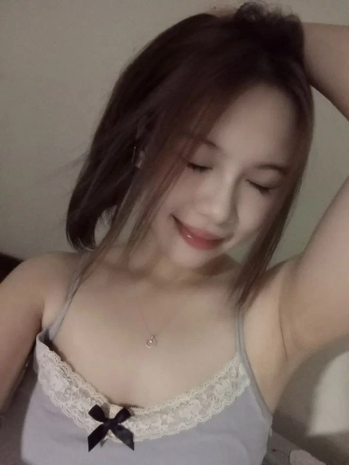 Đoạn phim bí mật mới công bố về một khách sạn an ninh ~ một cô gái trẻ xinh đẹp bị một anh chàng lực lưỡng quan hệ và liếm lồn cho đến khi cô rên rỉ vì sung sướng...